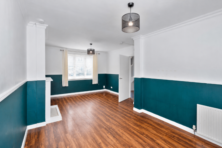 Desirable, 2 bedroom, mid-terraced house in Bonnyrigg, with garden & conservatory – available July