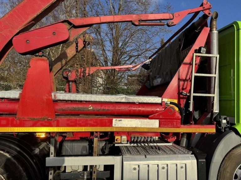 2018 MERCEDES ECONIC 1830 SKIP LOADER