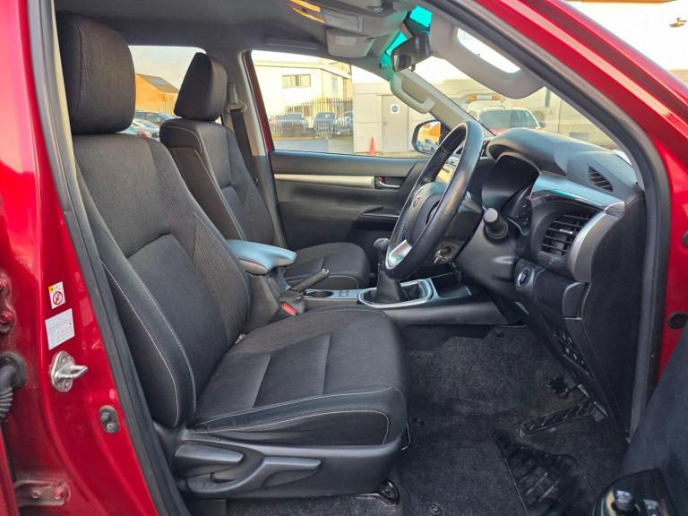 2017 Toyota Hilux Invincible D/Cab Pick Up 2.4 D-4D PICK UP DIESEL Manual