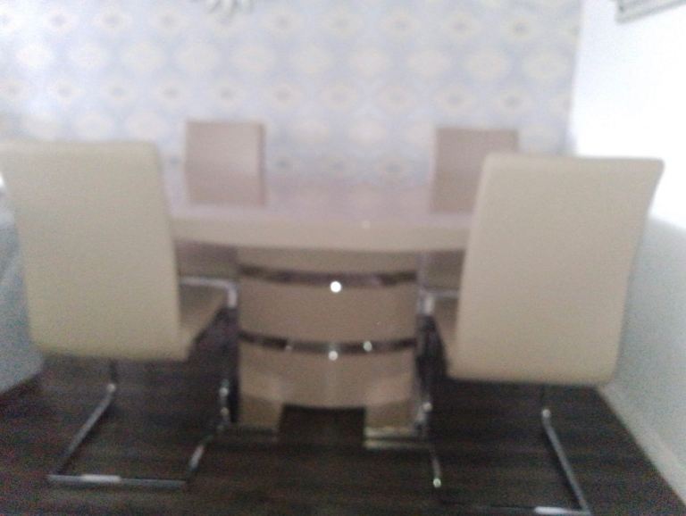 Dining table & 4 chairs