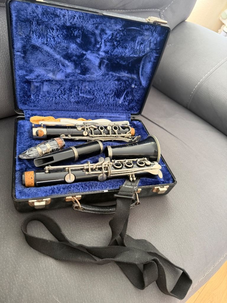 Clarinet in Hard Case with Accessories – Good Condition