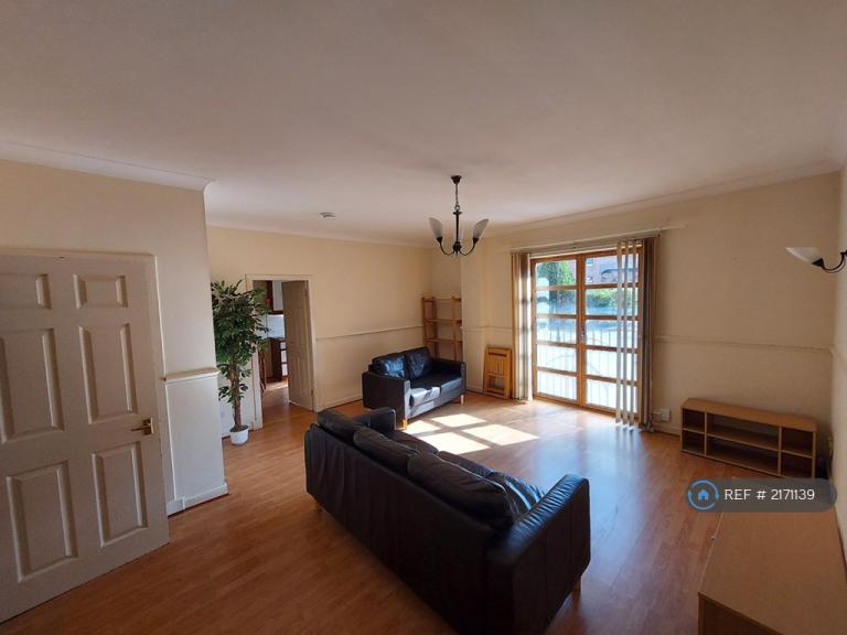 2 bedroom flat in Trades Lane, Dundee, DD1 (2 bed) (#2171139)