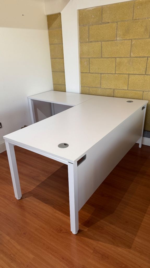 Office Desk in White 