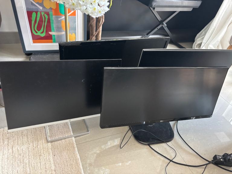 4 Computer Monitors – Good Condition - LG/ Dell/ Samsung / HP