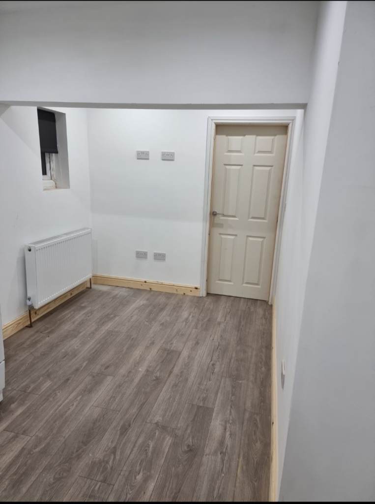 A Modern one bedroom flat to let/nothing to share