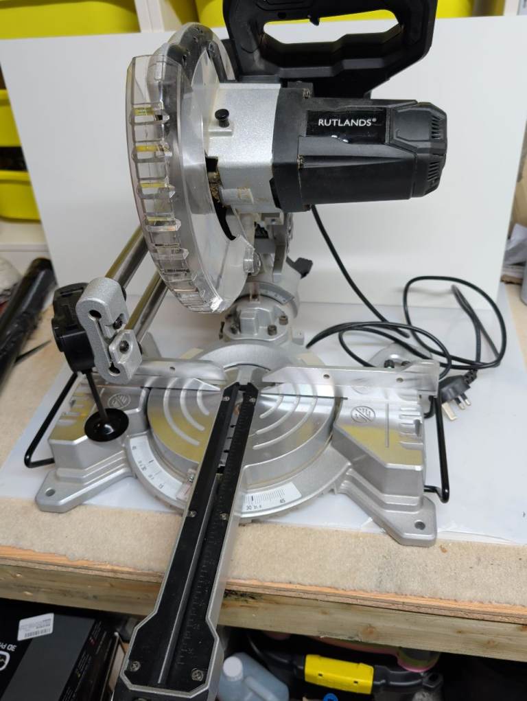 Rutlands mitre saw 240v 