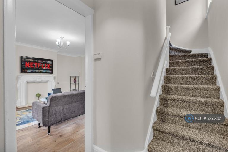 3 bedroom house in High Hazel Road, Moorends, Doncaster, DN8 (3 bed) (#2725021)