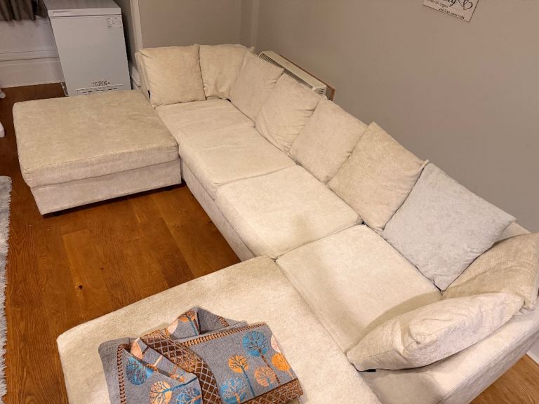 N shape living rooms chair 
