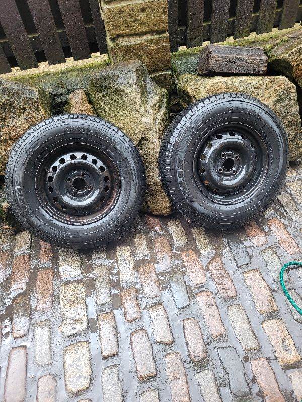 2x nissan nv200 van wheels and matching all season tyres like new size 195 14c