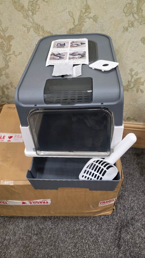 Self-Cleaning Cat Litter Box with Scoop –  New
