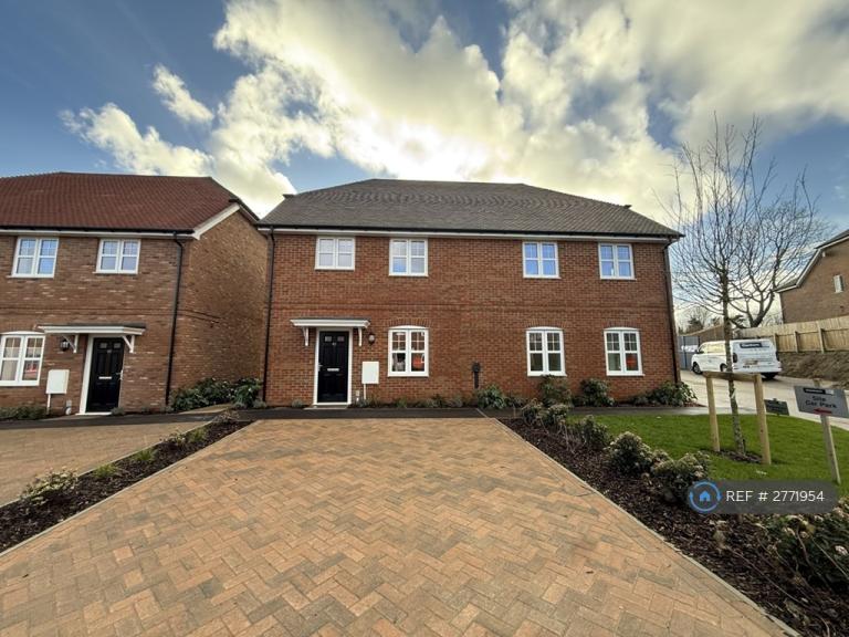 3 bedroom house in Monarch Place, Newington, ME9 (3 bed) (#2771954)