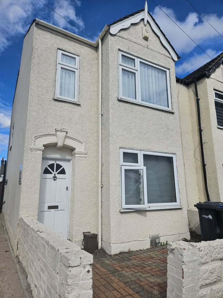 Choice of 2x Double room to rent inclusive of all bills Carterhatch Road EN3 5LS