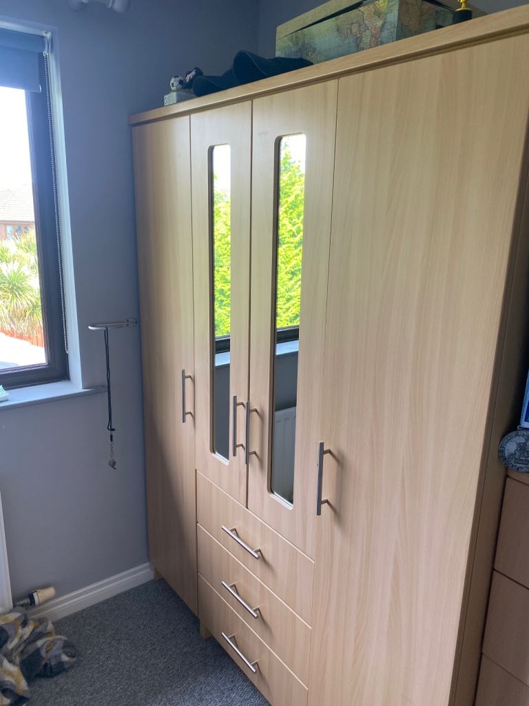 Wardrobe with Mirrors and Drawers – Good Condition