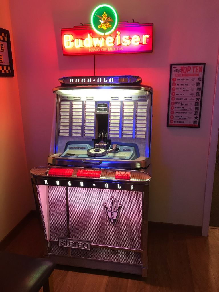  Rockola jukebox machine, 1962 Rock-Ola Empress 120 1496 Vinyl Jukebox
