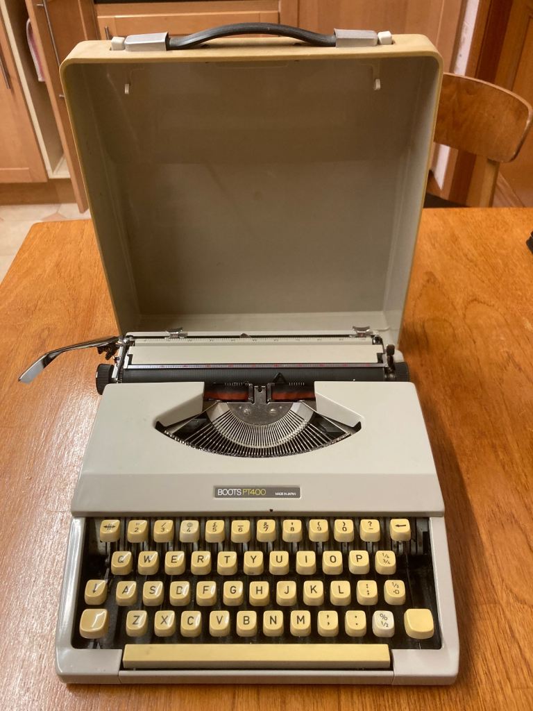 Manual Portable Boots Typewriter