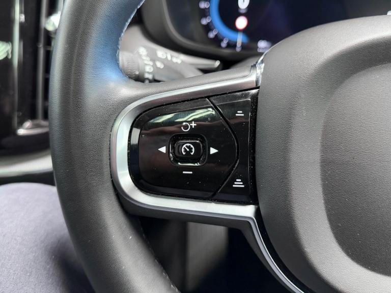 2021 Volvo XC60 R-Design Pro T8 AWD (390 hp) Auto ESTATE Petrol/Electric Hybrid Automatic