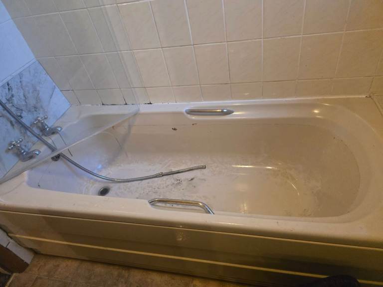 Free champagne colour bathroom suite to collect 