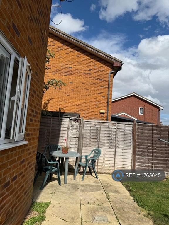 3 bedroom house in Berneshaw Close, Corby, NN18 (3 bed) (#1765845)