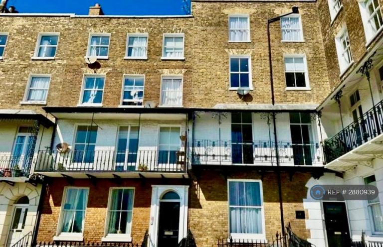 2 bedroom flat in Albion Place, Ramsgate, CT11 (2 bed) (#2880939)