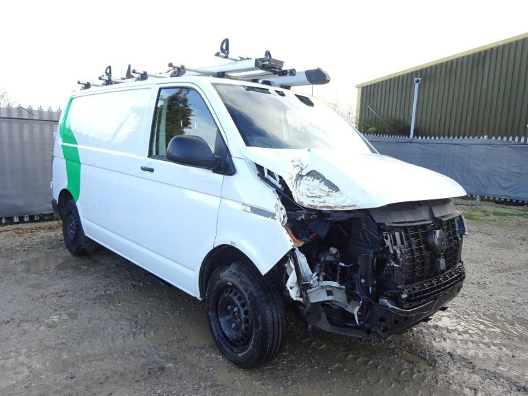 2024 74 REG VOLKSWAGEN TRANSPORTER T30 STARTLINE DIESEL VAN DAMAGED SALVAGE