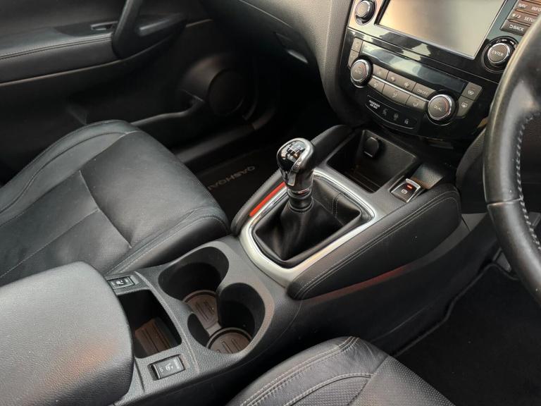 2015 Nissan Qashqai 1.6 dCi Tekna 5dr HATCHBACK Diesel Manual