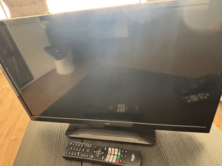 BUSH 22 inch TV with Built-in DVD Player and Remote