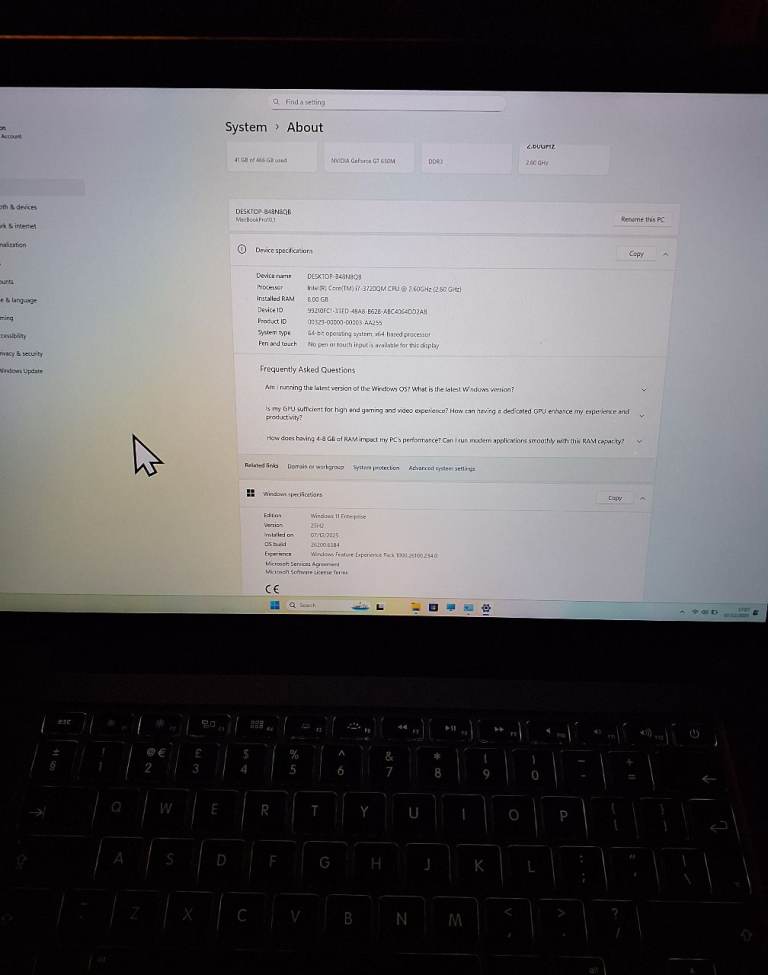 Apple MacBook Pro 15 ( Ventura OS 13.7.1 and Windows 11 enterprise) dual boot up 