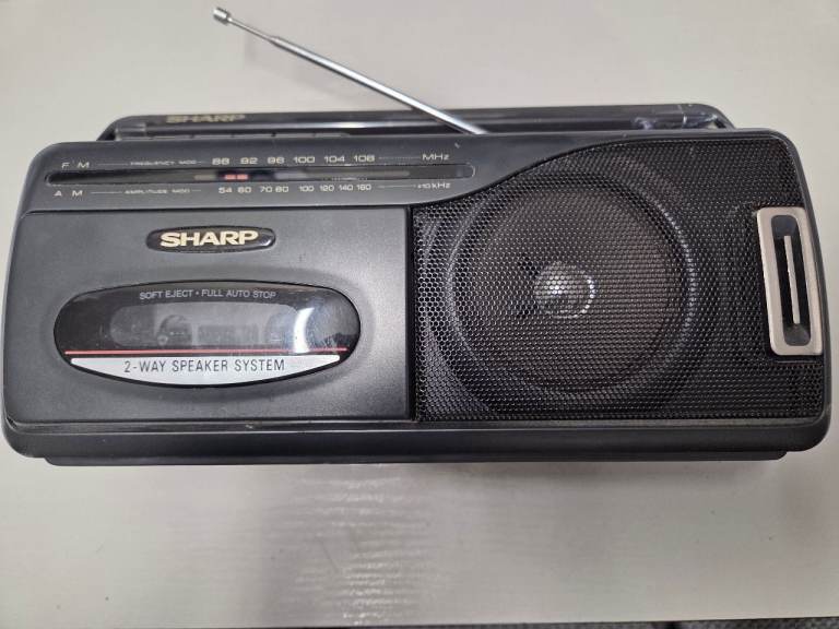 Sharp QT-100. Radio Cassette Recorder. 