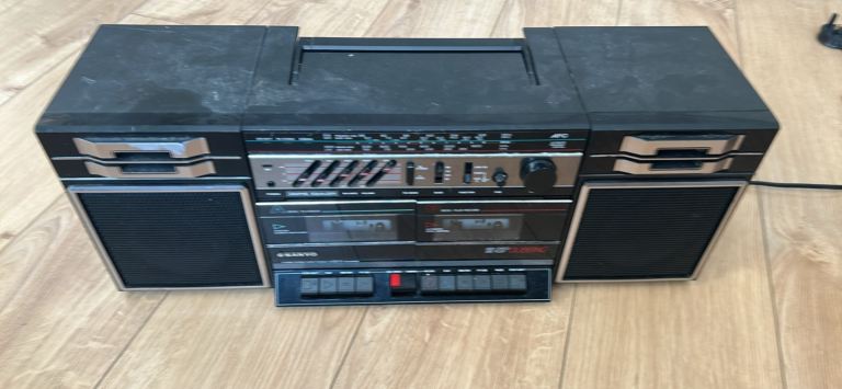 Vintage 1980’s hifi sanyo ghetto blaster boom box stereo Cassette player & radio  - works fine