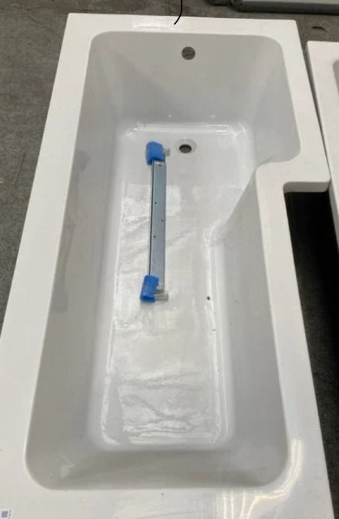 Brand new bath tub - right hand offset bath 