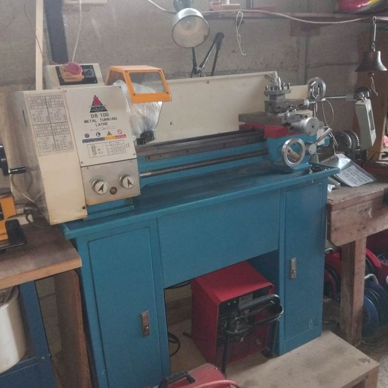 CHESTER CENTRE LATHE MODEL: DB10G . SOME BOXED PARTS, LOOK NEW & NEW BELT 