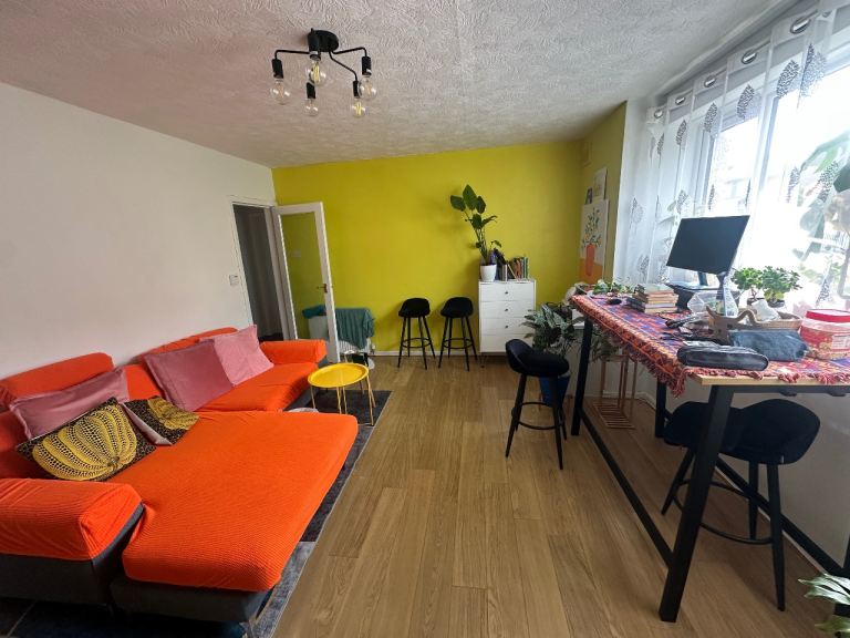 2 Bedrooms Flat at EH 10