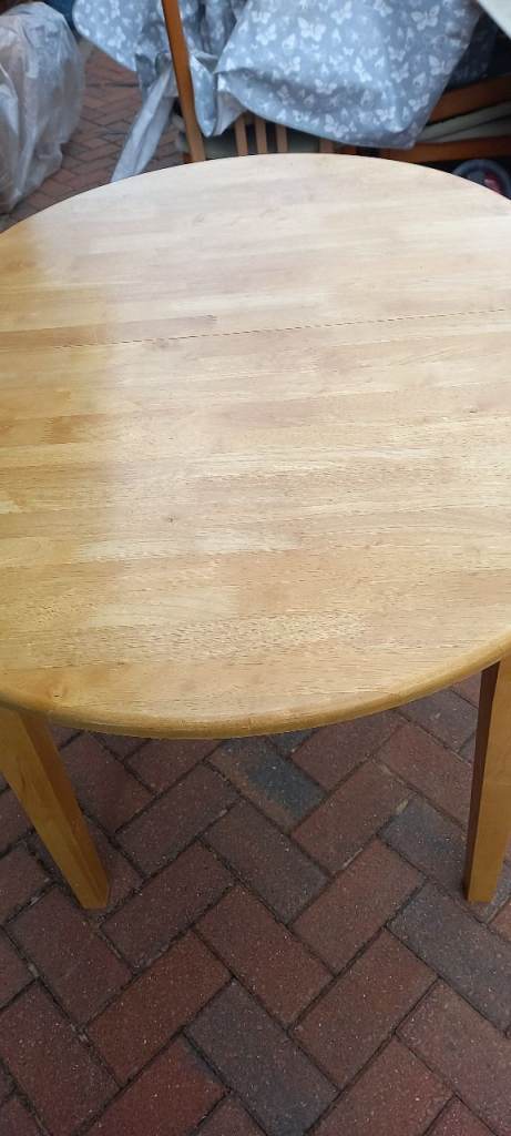 Extendable Pine Table  seats 4 to 6.