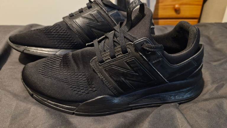 image for NEW BALANCE TRAINERS SIZE 8