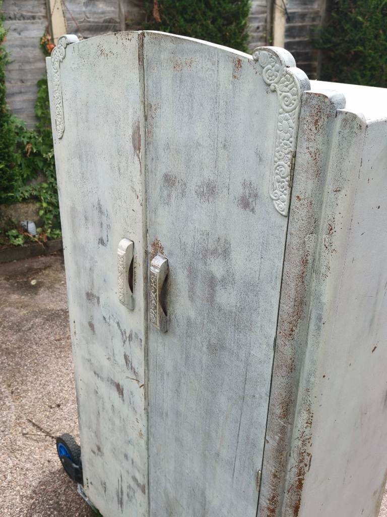 Free wardrobe 