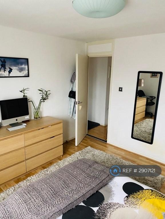3 bedroom flat in Wakelin Road, London, E15 (3 bed) (#2907121)