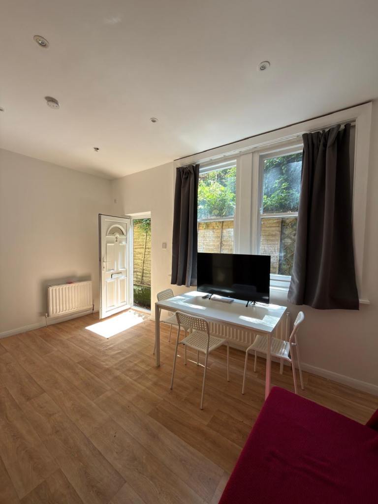 One-Bedroom Flat in the Heart of Bournemouth Town Centre