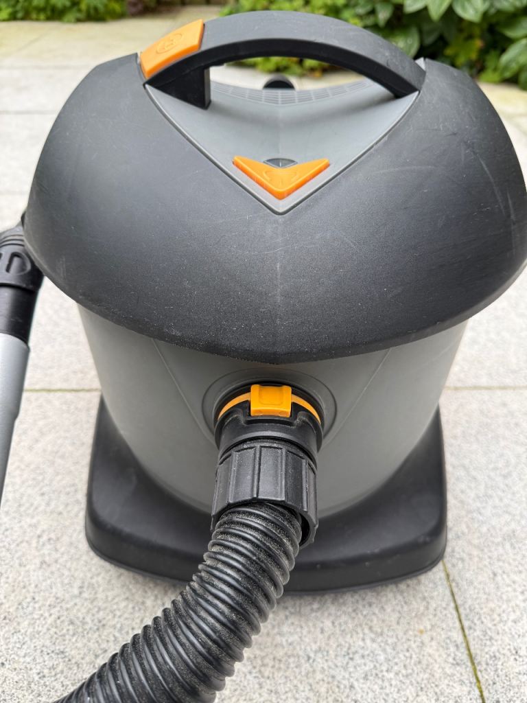 TITAN TTB671VAC 800W Vacuum Cleaner – Good Condition