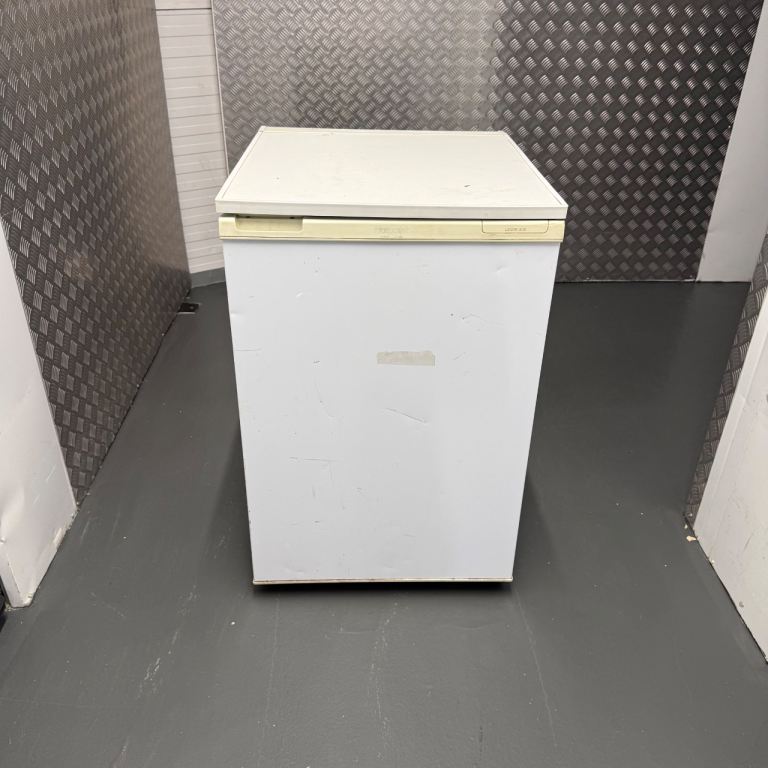 FREE DELIVERY Médium size Fridge, fridge only, white, in good condition. 