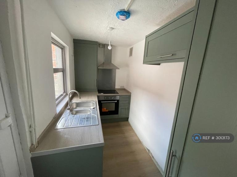 4 bedroom house in Highthorne View, Leeds, LS12 (4 bed) (#3013173)
