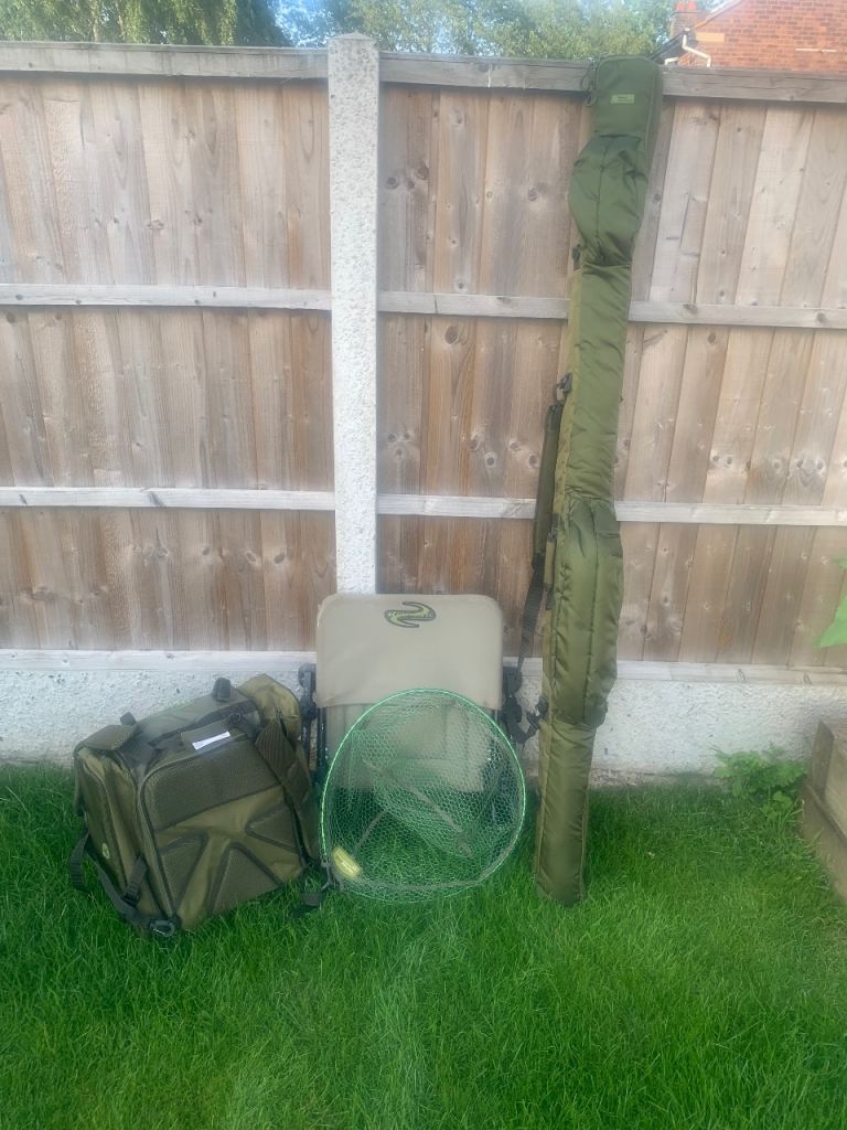 Job lot of fishing tackle 