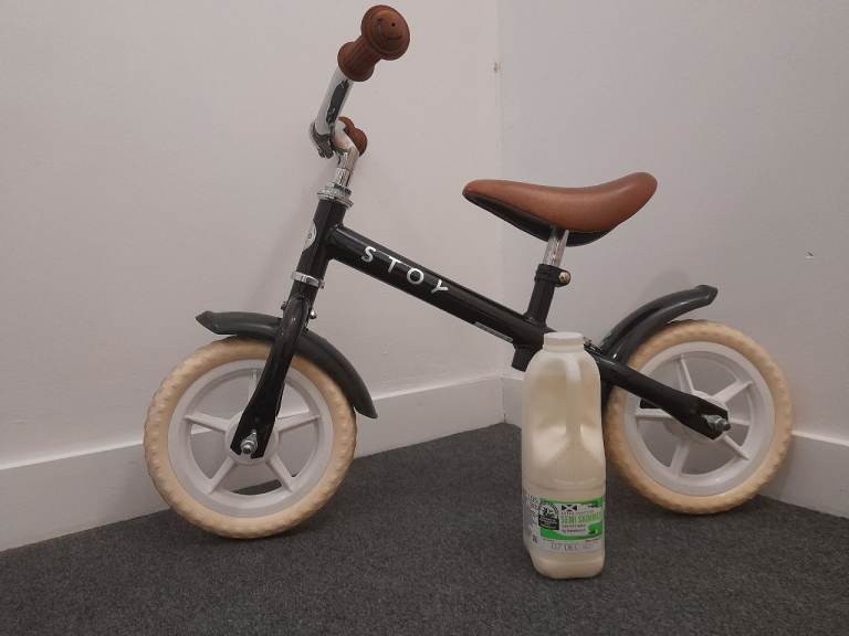 CHILDS BALANCE BIKE 