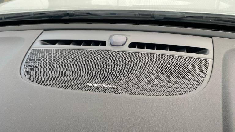 2024 Volvo XC40 2.0 B3 MHEV Ultimate SUV 5dr Petrol Hybrid DCT Auto Euro 6 (s/s) (163 ps) ESTATE ...