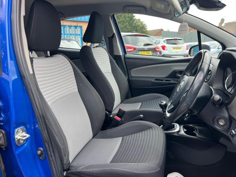 2017 Toyota Yaris 1.5 VVT-i Icon Tech Euro 6 5dr HATCHBACK Petrol Manual