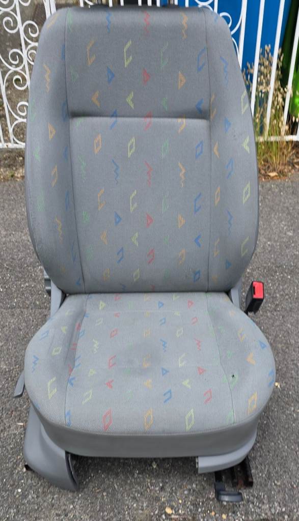 VW CADDY SEATS WITH BASES