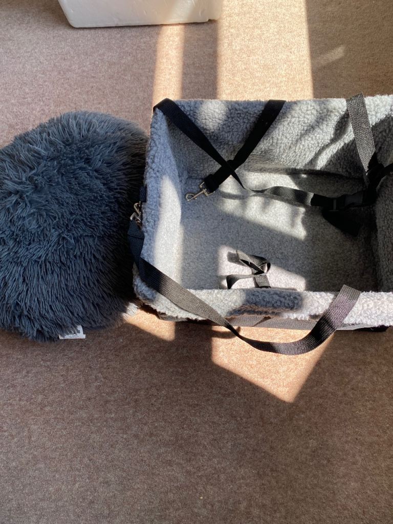 Car Dog Bed And Round Cushion Bed .
