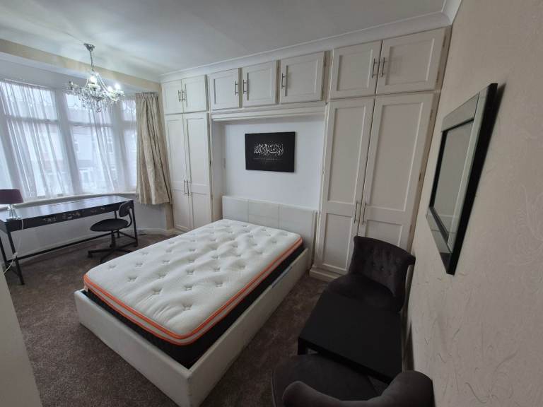 Double room with en-suite bathroom for rent