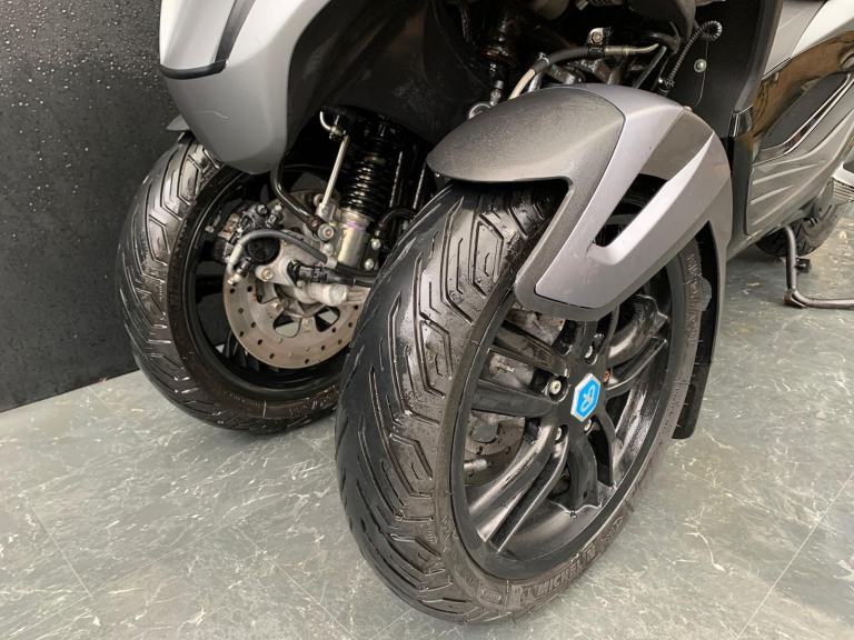 PIAGGIO MP3 300 YOURBAN LT LOW MILEAGE HPI CLEAR 