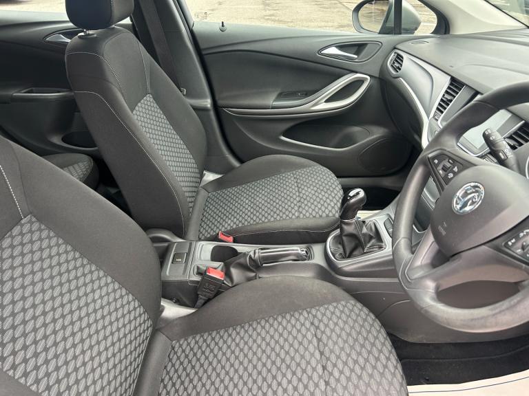 2017 Vauxhall Astra 1.4i 16V Design 5dr HATCHBACK Petrol Manual