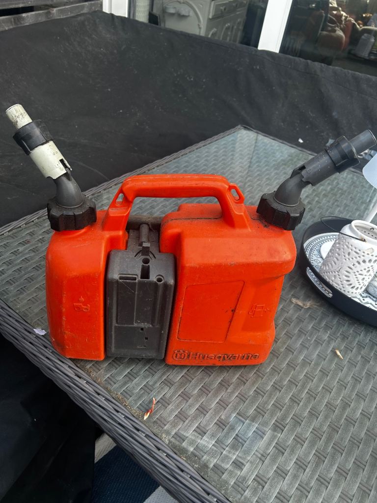 Chainsaw jerrycan